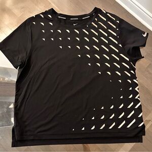 Nike Swift  Dri-FIT Short-Sleeve Running Top